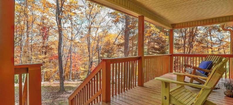 2800 sqft Forest Retreat!4 min to Pool- Hot Tub~Firepit~Dogs! 8 min to Town!图片