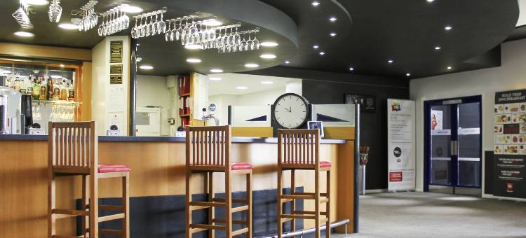 宜必思加的夫门酒店 - 国际商业园店(Ibis Cardiff Gate - International Business Park)图片