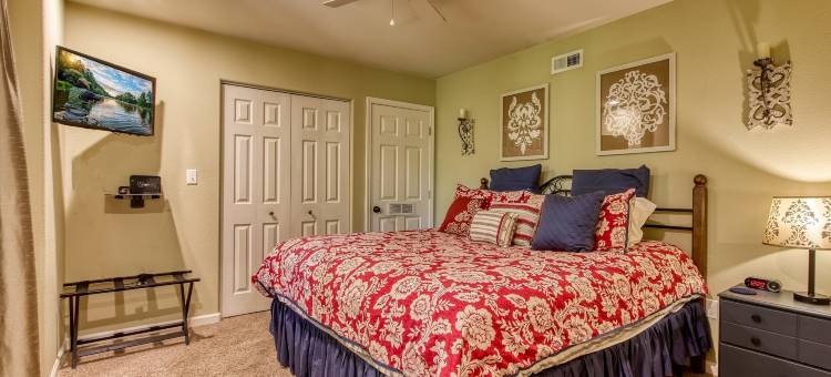 由HoneyBearCabins经营的鹿与鹿(Deer & Doe by HoneyBearCabins)图片