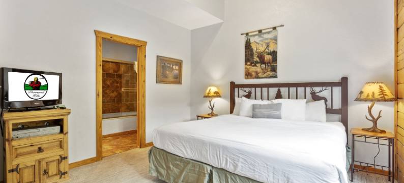 Connected Cabins with Cozy Living Space - Inviting Family Retreat图片