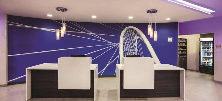 达拉斯东北部植物园拉昆塔温德姆套房酒店(La Quinta Inn & Suites by Wyndham Dallas Northeast-Arboretum)图片