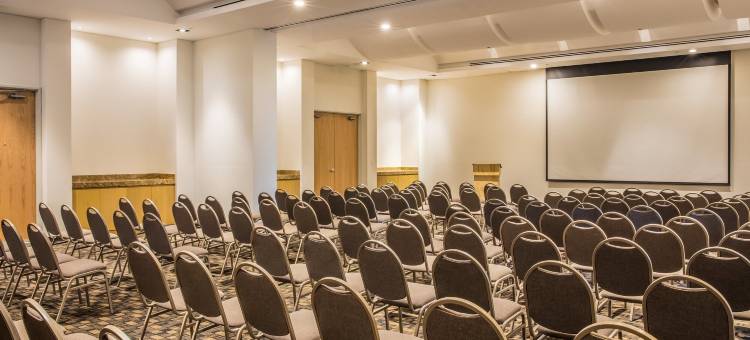 锡劳内陆港嘉年华酒店(Fiesta Inn Silao Puerto Interior)图片