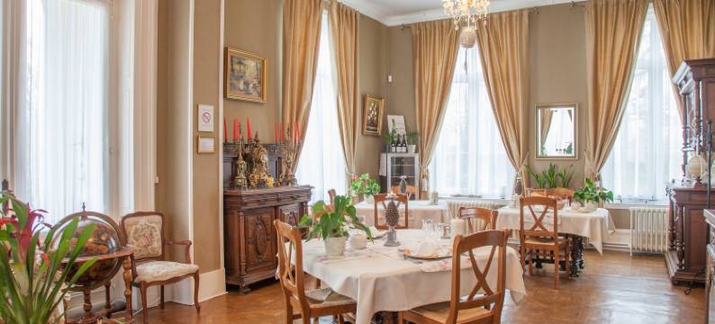 拉菲德红磨坊县酒店(Chateau de Moulin le Comte)图片