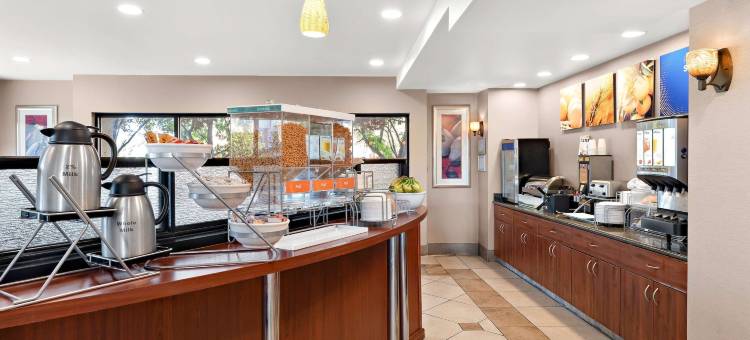 瓦卡拉维尔 - 纳帕谷舒适套房酒店(Comfort Suites Vacaville-Napa Valley Area)图片