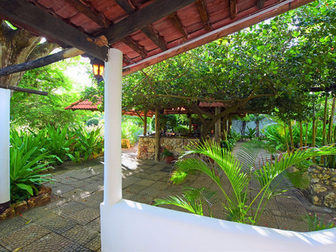 梅迪特拉内奥餐厅酒店