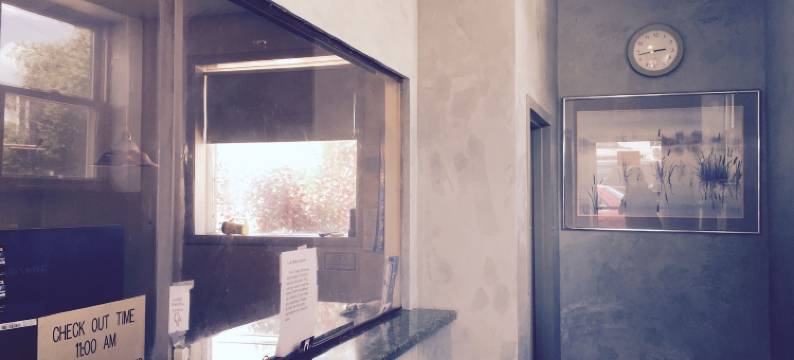 红地毯布鲁克劳恩酒店(Red Carpet Inn Brooklawn)图片