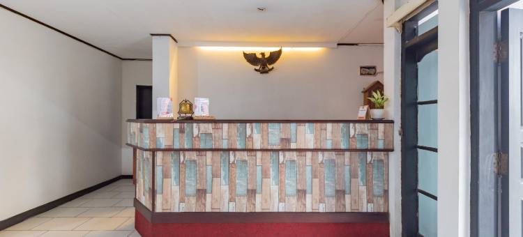 阿伦柯塔苏卡布米附近瑞德多兹酒店(RedDoorz Near Taman Kota Lapang Merdeka Sukabumi)图片