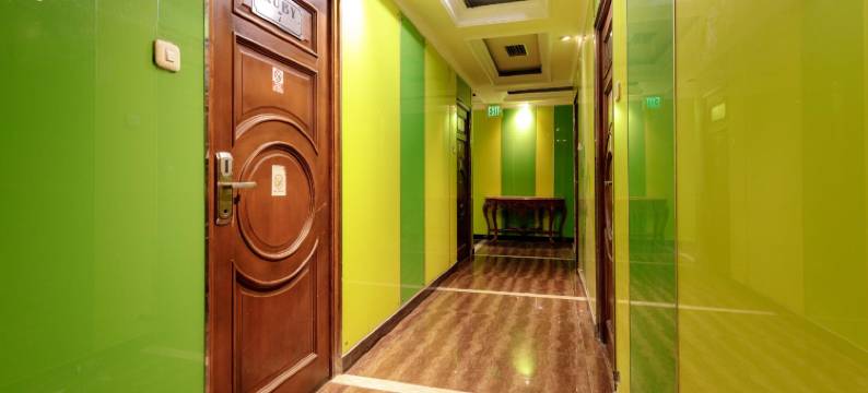 红多兹Plus酒店-近新邦提加特里塔亚萨芝勒贡(RedDoorz Plus Near Simpang Tiga Tritayasa Cilegon)图片