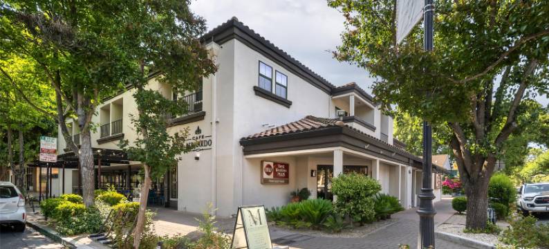 棕榈阁贝斯特韦斯特优质酒店(Best Western Plus Palm Court Hotel)图片