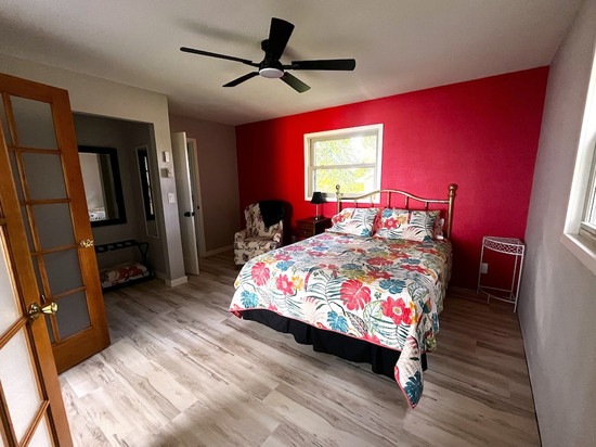 Charming 3-bedroom lake front house with WiFi, AC on marvelous West Battle Lake