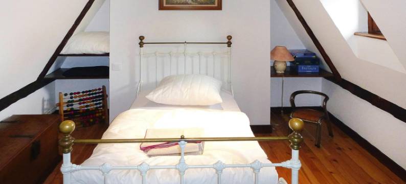 Mill in Brittany by River Aulne with Kayaks图片