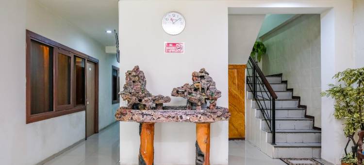 红多兹酒店@泗水邦利马苏迪曼(RedDoorz @ Panglima Sudirman)图片