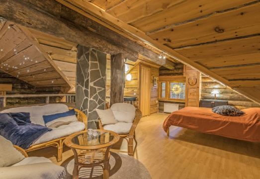 Mennink?isenkolo Hotel Overview