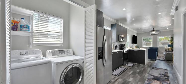 步行至加州大学戴维斯医学中心！带庭院的复式公寓(Walk to UC Davis Medical Center! Duplex w/ Patio)图片
