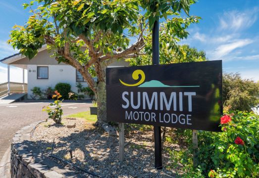 Summit Motor Lodge Hotel Overview
