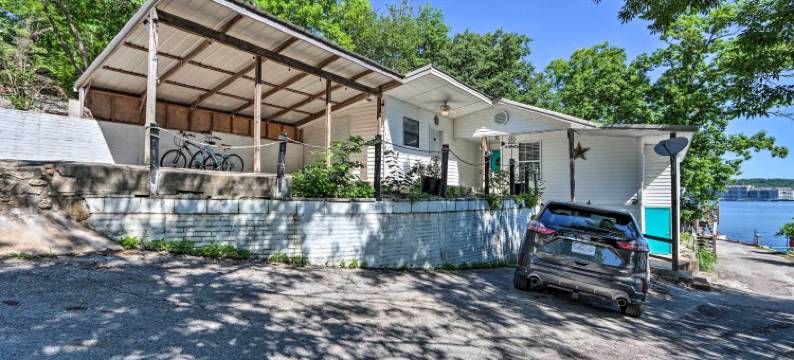 滨水奥扎克湖之家，带码头和船泊位！(Waterfront Lake Ozark Home w/ Dock & Boat Slip!)图片