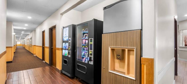 温德姆速8酒店-布卢明顿大学区(Super 8 by Wyndham Bloomington University Area)图片