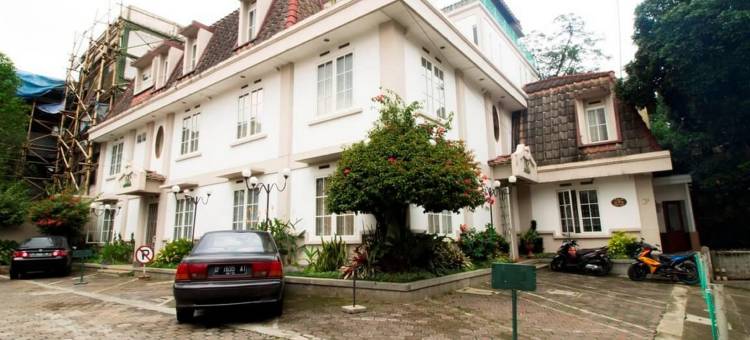 红多兹Plus酒店-近万隆天主教大学(RedDoorz Plus near Parahyangan University)图片