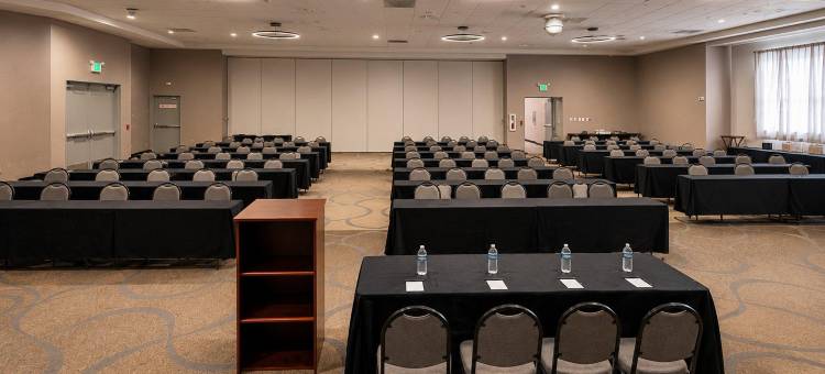 雷丁假日酒店(Holiday Inn REDDING by IHG)图片