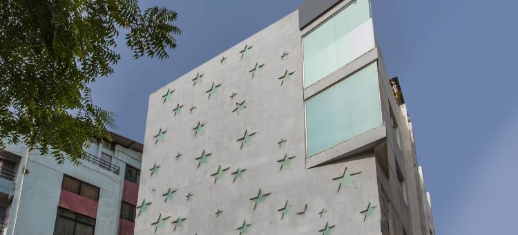 印多尔查潘市场的舒适豪华房(Palette by CheckIn Chappan Market Indore Formerly Sapphire Star)图片