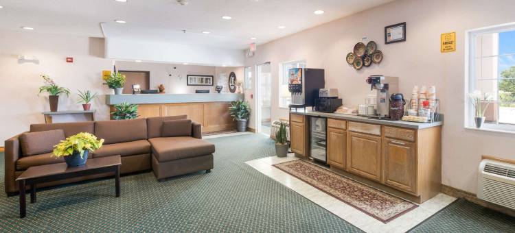 乌尔班纳尚佩恩大学区罗德威酒店(Rodeway Inn Urbana Champaign University Area)图片