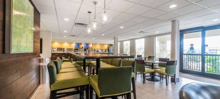 舒适套房酒店(Comfort Inn & Suites)图片