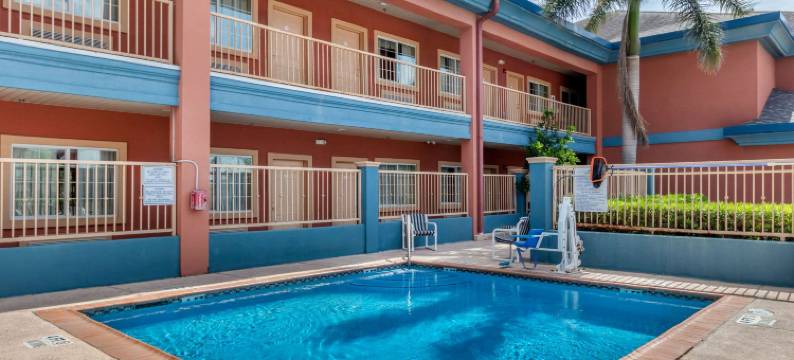 梅赛德斯/韦斯拉科奥特莱斯凯艺套房酒店(Quality Inn & Suites at the Outlets Mercedes-Weslaco)图片