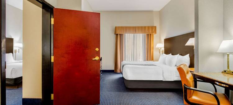 费城芒特劳雷尔拉昆塔温德姆套房酒店(La Quinta Inn & Suites by Wyndham Mt. Laurel - Philadelphia)图片