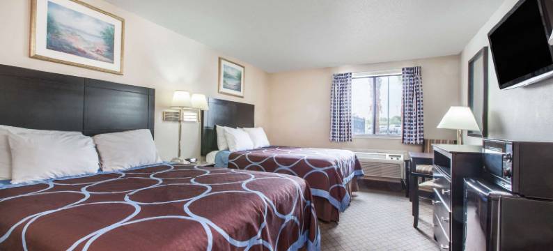 克里夫兰速8酒店(Super 8 by Wyndham Cleveland TX)图片