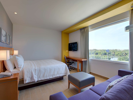 帕拉伊索希尔顿欢朋套房酒店