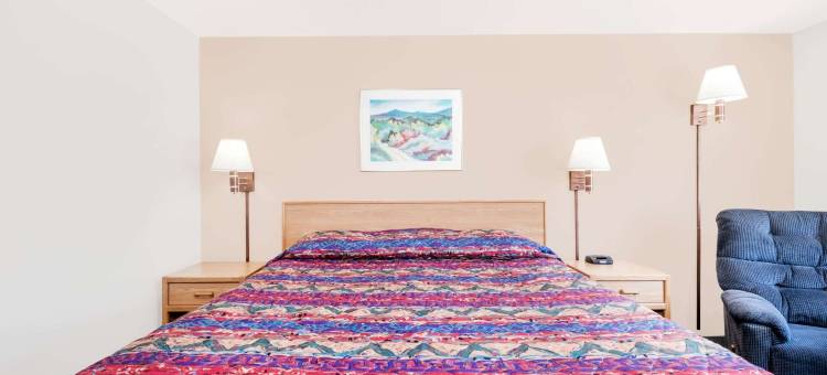 贝尔富切斯温德姆速8酒店(Super 8 by Wyndham Belle Fourche SD)图片