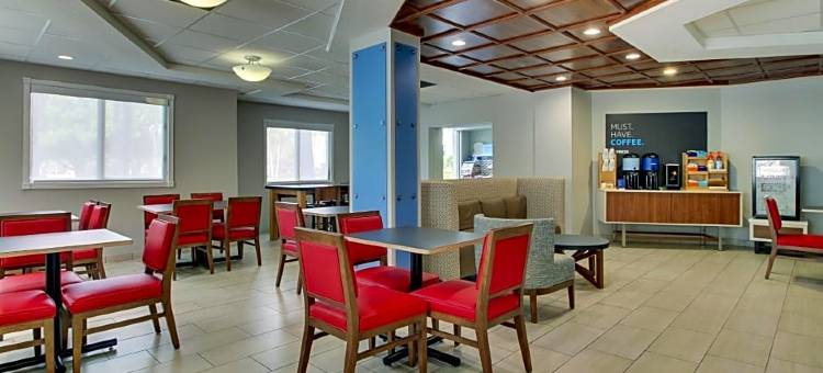 Holiday Inn Express 西棕榈湾泳滩地铁中心(Holiday Inn Express West Palm Beach Metrocentre)图片