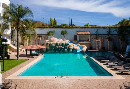 Hotel Gran Plaza & Convention Center Hotel Overview