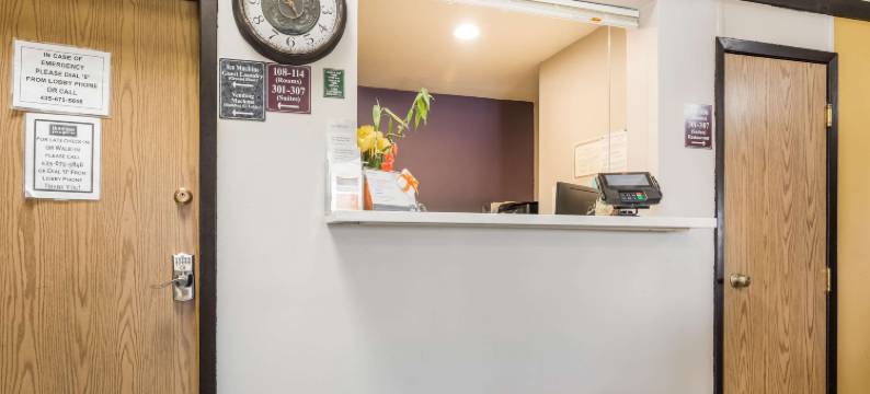 比格沃特羚羊峡谷罗德威套房酒店(Rodeway Inn & Suites Big Water - Antelope Canyon)图片