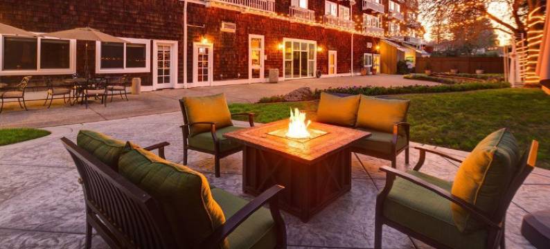 纳托马旅店(Lake Natoma Inn)图片