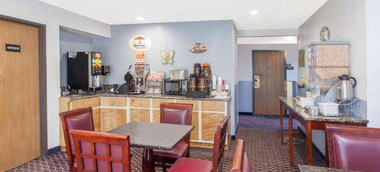 塞尔玛佛雷斯诺区温德姆速 8 酒店(Super 8 by Wyndham Selma/Fresno Area)图片