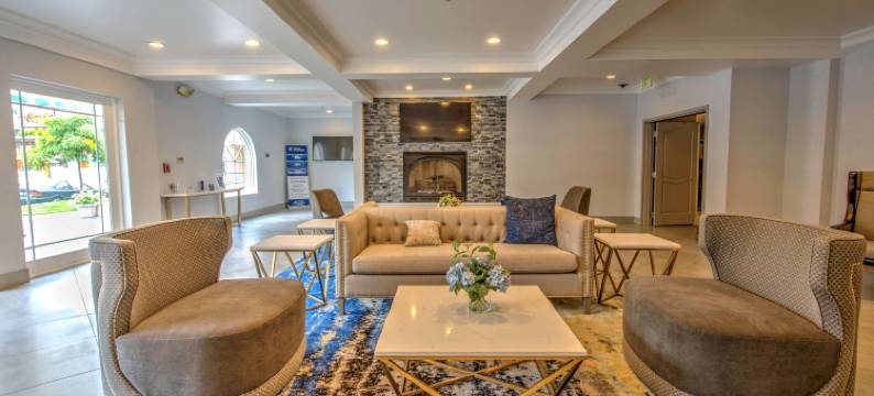 媒体中心贝斯特韦斯特优质套房酒店(Best Western Plus Media Center Inn  Suites)图片