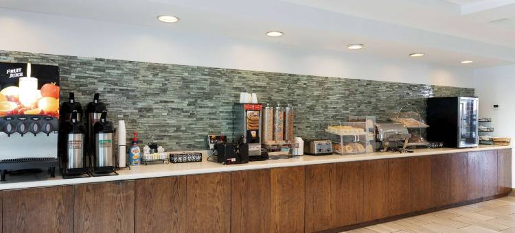 奥马哈机场市中心拉昆塔温德姆套房酒店(La Quinta Inn & Suites by Wyndham Omaha Airport Downtown)图片