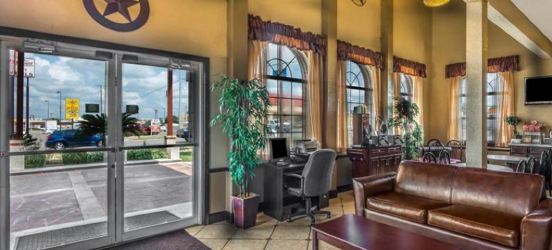 乡村酒店及套房 - 纽布朗费尔斯/ 格鲁恩(Hill Country Inn & Suites - New Braunfels / Gruene)图片