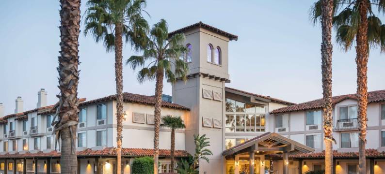 希尔顿坎贝尔达伯翠 - 普鲁内雅德广场酒店(DoubleTree by Hilton Campbell - Pruneyard Plaza)图片