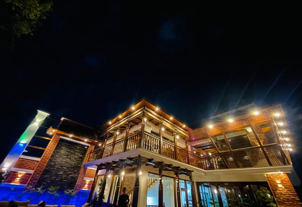 Timber House Hotel Overview