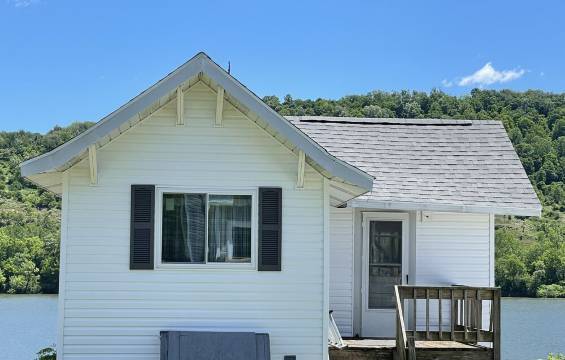 Relaxing one bedroom cottage backs up to OH River