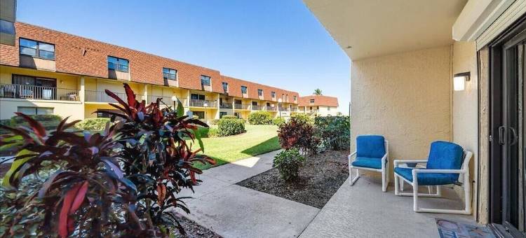 海滨实惠首层一居室公寓大厦 配特大床 & 恒温泳池!(Affordable ONE BR Main Floor Condo RIGHT ON THE BEACH w/ KING Bed & Heated POOL!)图片