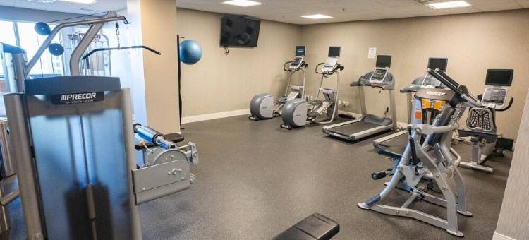 温馨度假公寓，设有屋顶泳池、停车设施，宽敞舒适(Cozy Retreat with Rooftop Pool, Parking, and Spacious Comfort)图片