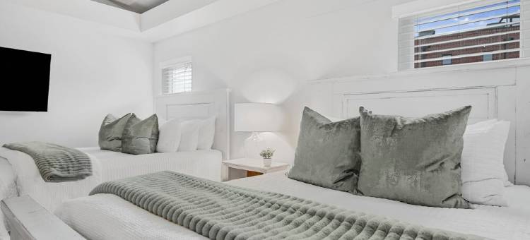Free Night Deal! Downtown Luxury! Only 2MI to Broadway!4 of 5 Homes in A Row!图片