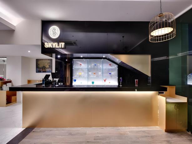 Click Collection Lucknow Hotel Overview