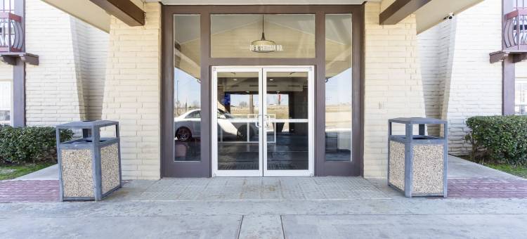 OYO塔尔萨北谢里登路机场酒店(OYO Hotel Tulsa N Sheridan Rd & Airport)图片