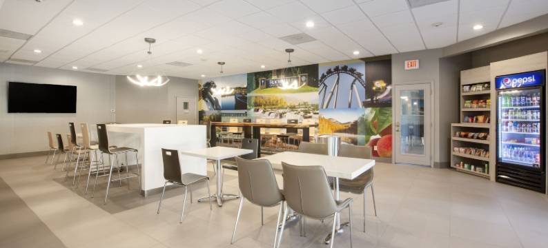 凯隆波因特酒店 - 近大学(Clarion Pointe Near University)图片