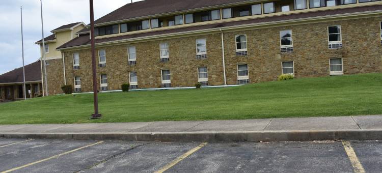 西贝德福德凯艺套房酒店(Quality Inn & Suites Bedford West)图片