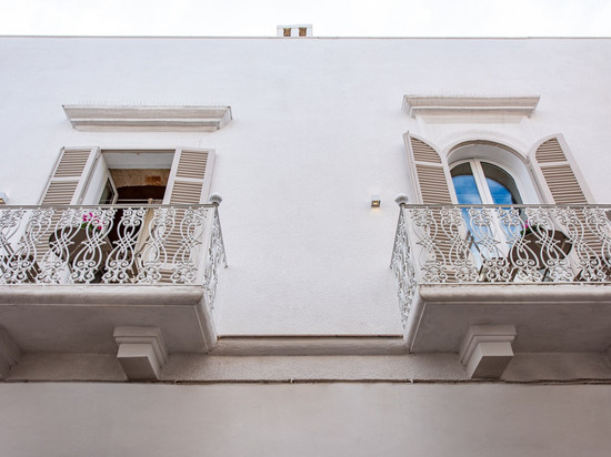 四月迪摩尔酒店